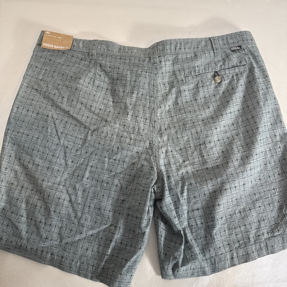 NWT Eddie Bauer Chino Shorts Mens 40 Green Geometric Specialty Dyed